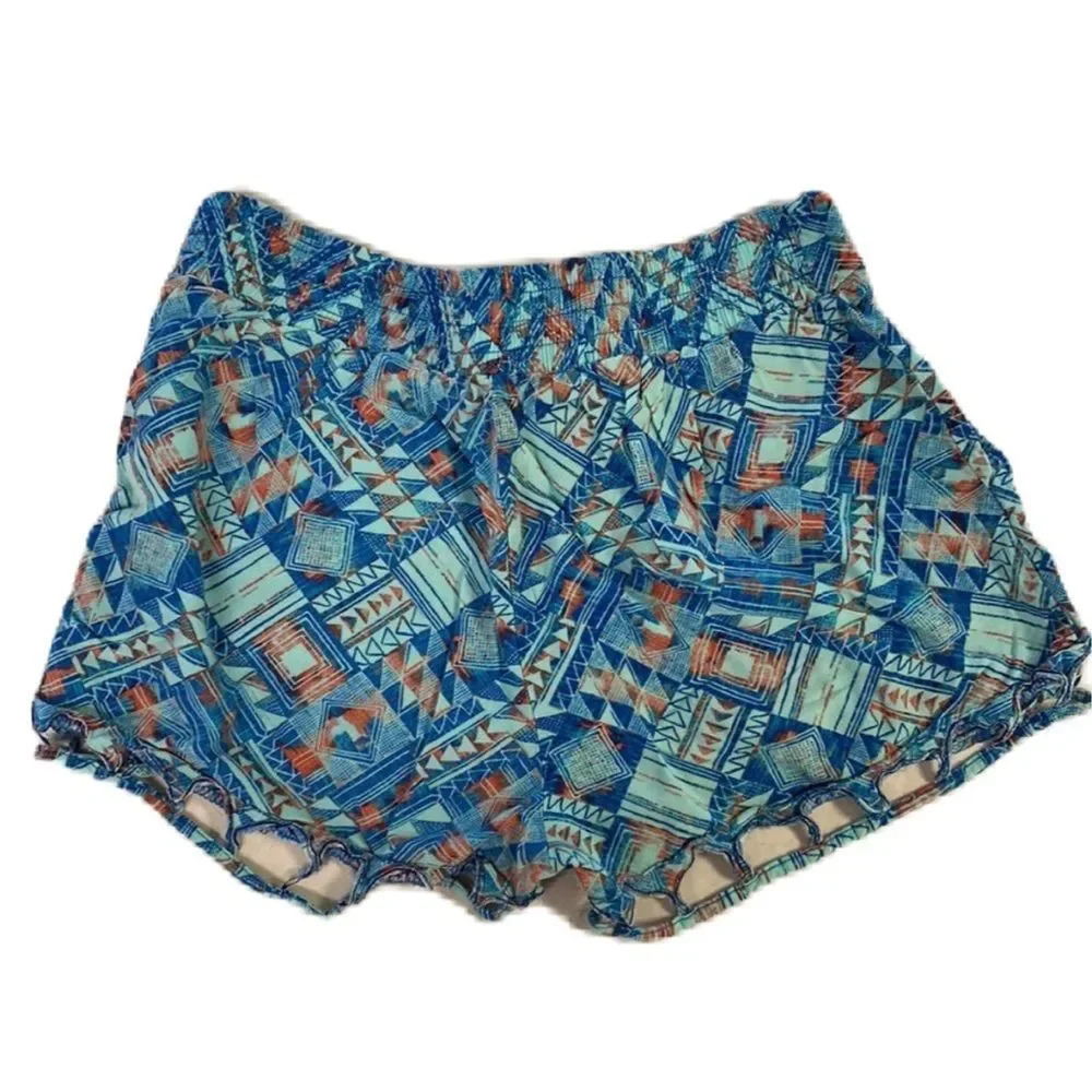 Kendall & Kylie Patterned Shorts - Picture 2 of 6